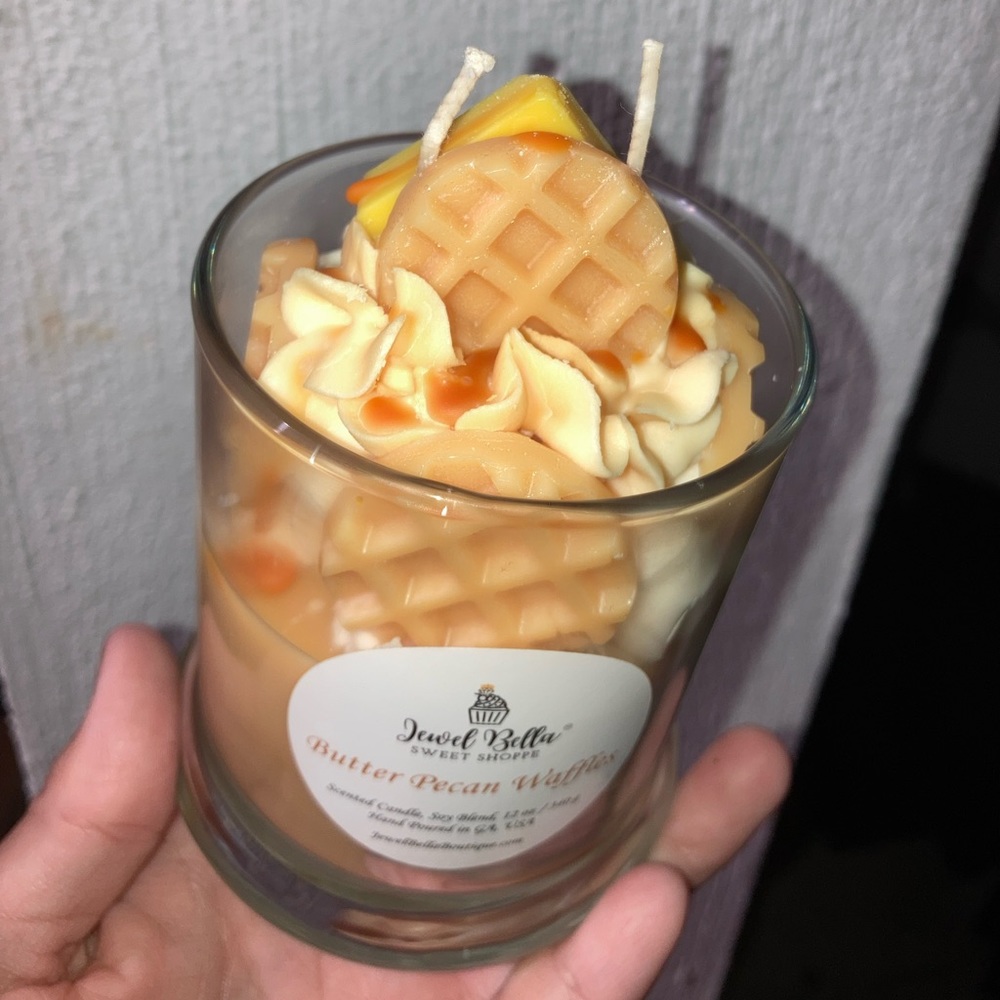 12 oz scented candle. Brand is Jewel Bella sweet shoppe. Butter Pecan Waffles!